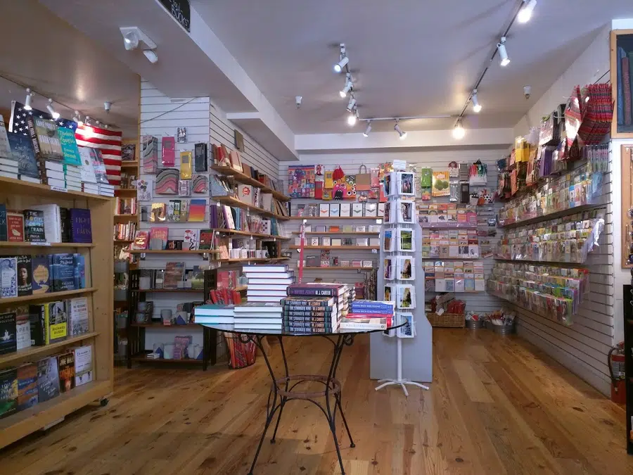 Dolly's Bookstore